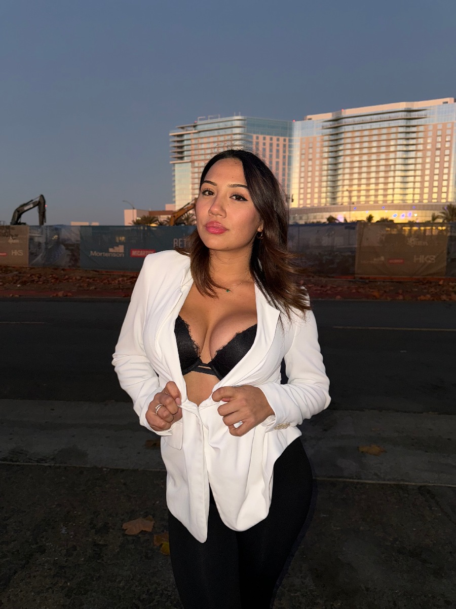 Take a pause and enjoy Ali Cruz — streaming from Palermo