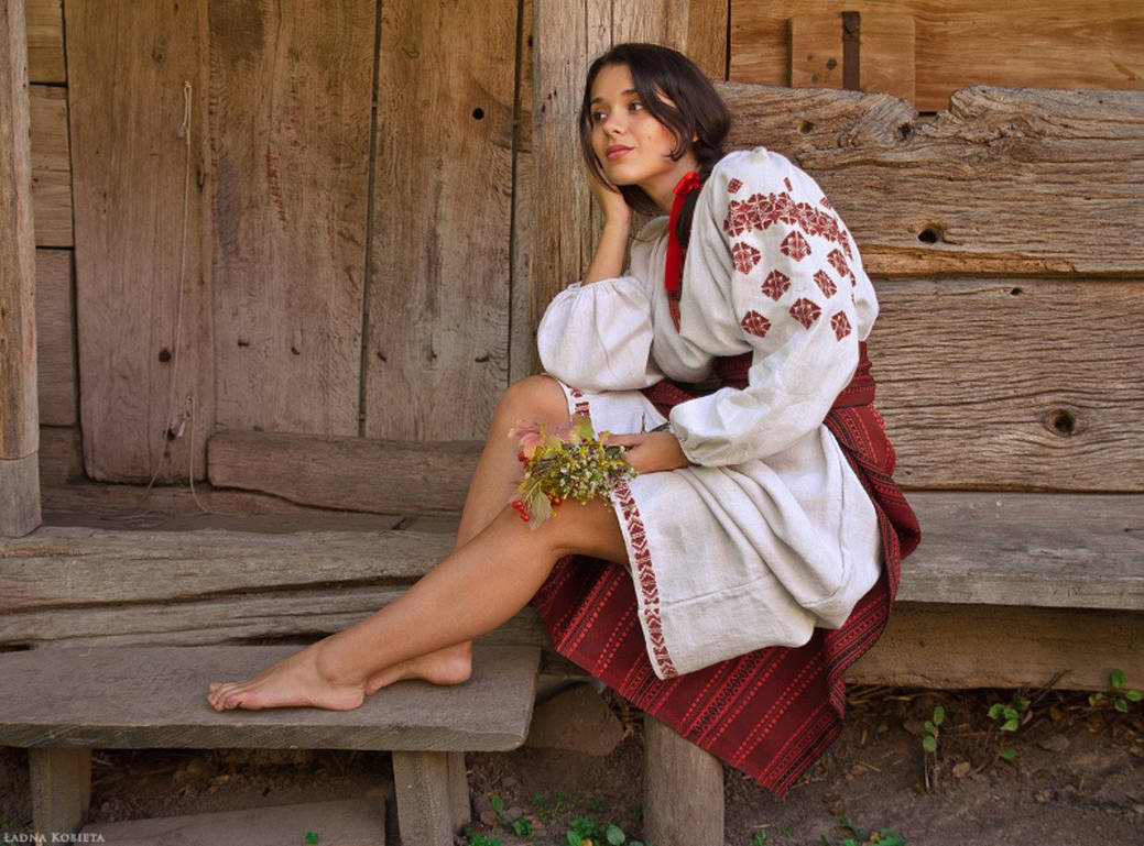 Fresh photos, fresh mood — Women in Slavic costumes online in Palermo