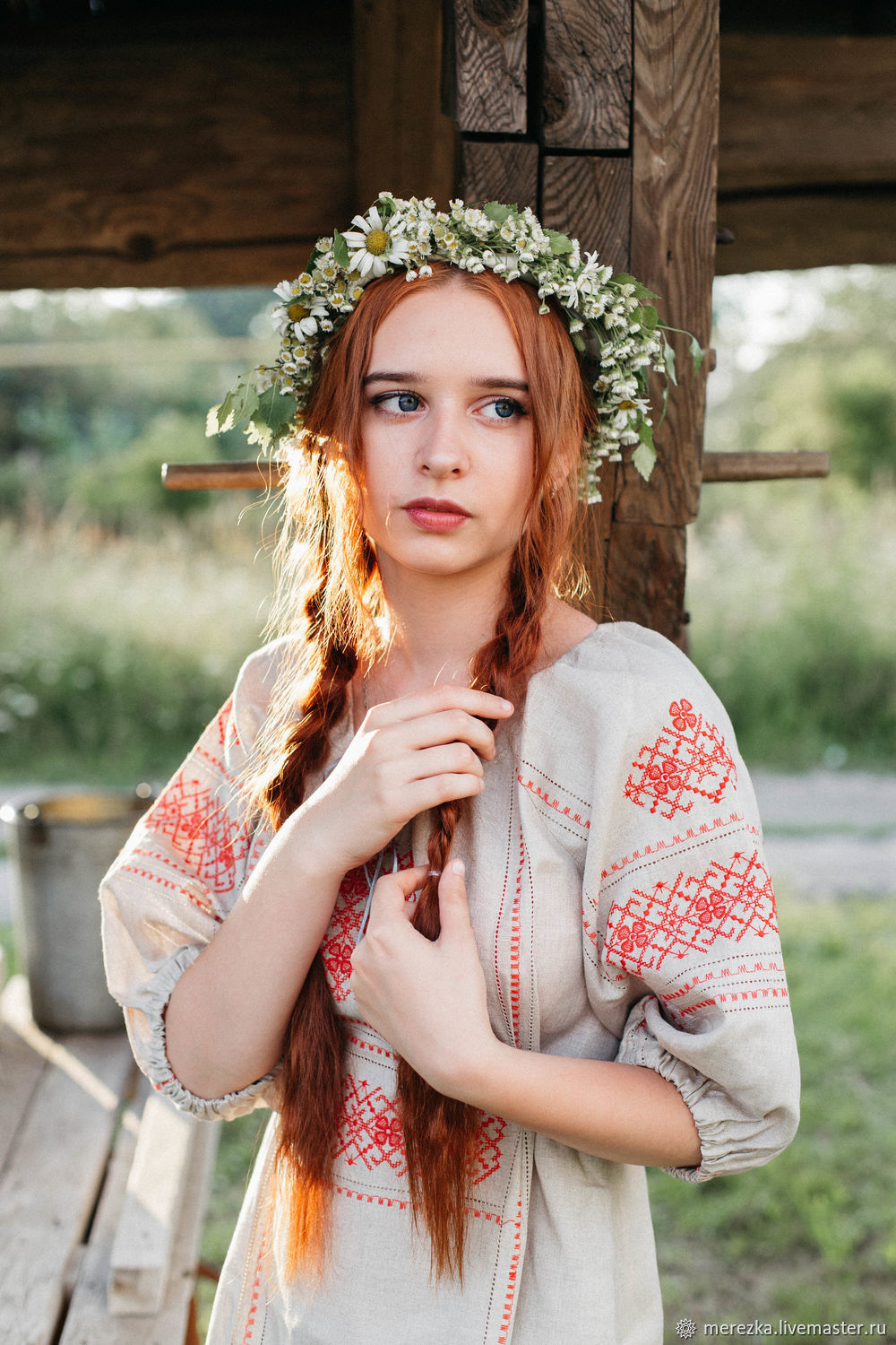 A playful frame from Girls in Slavic costumes — online in Palermo