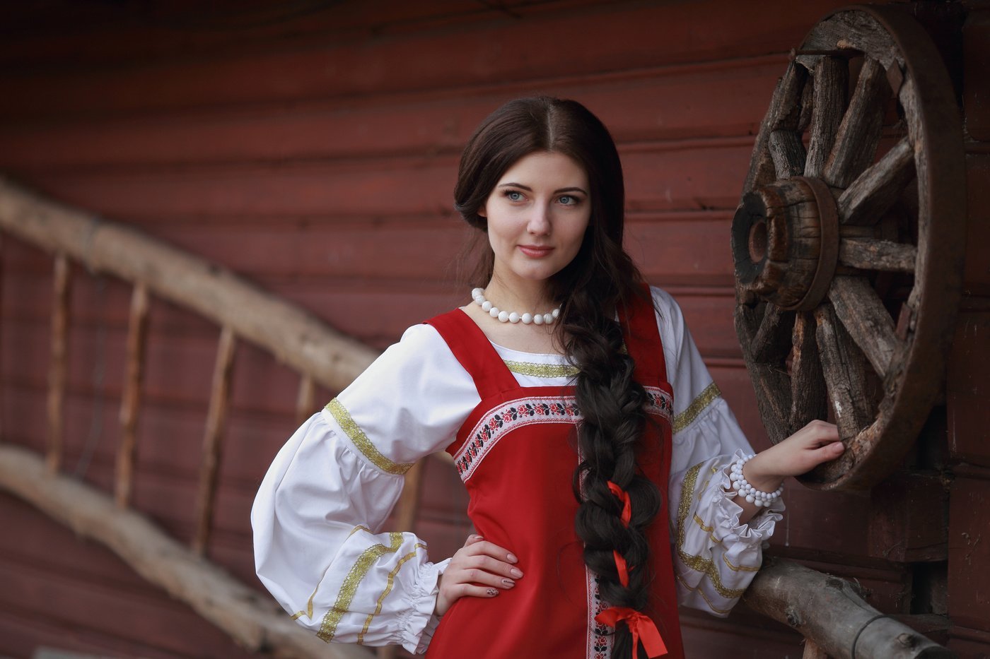 Girls in Slavic costumes’s look of the day — catch her live in Palermo