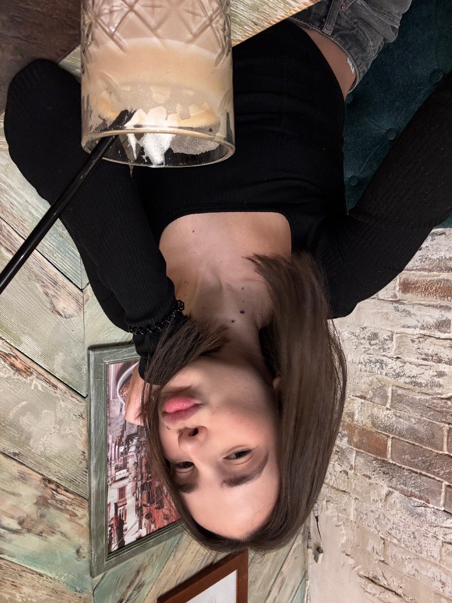 Fresh photos, fresh mood — Tina online in Palermo